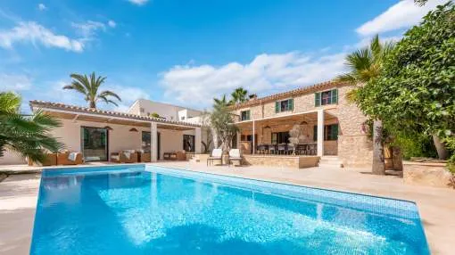 Traditional stone finca meets modernity in Es Capdellá Traditional stone finca meets modernity in Es Capdellá